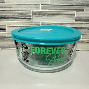 Pyrex Mickey Mouse 4 Cup Forever Friends Glass Storage with Lid